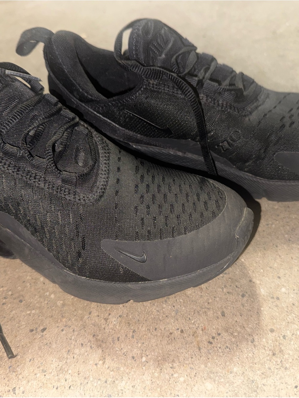 Nike Men's Black Lightweight Knit Sneakers